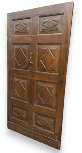PTCI528 - Porta de entrada em nogueira, época do século XVIII, medidas cm L 105 x A 200